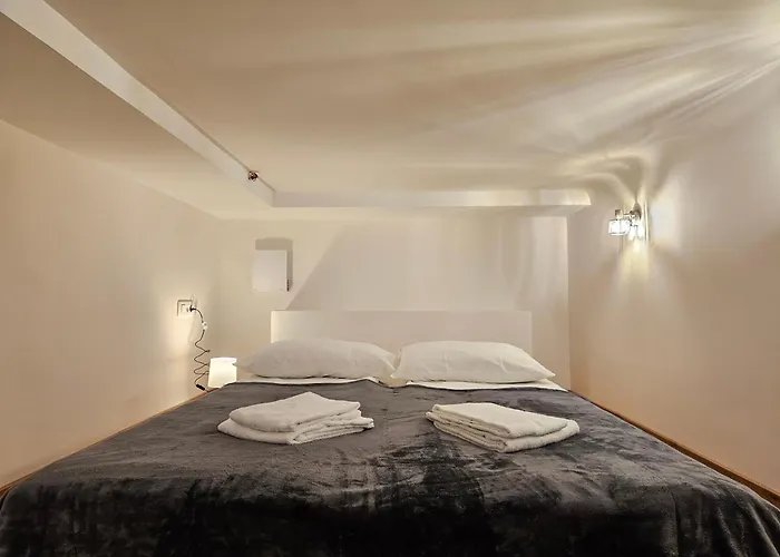 Relaxed Escape In The Old Town - App Sviti Tour As